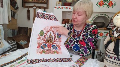 Майстриня з Тернополя впродовж 30 років вишиває великодні рушнички Майстриня з Тернополя впродовж 30 років вишиває великодні рушнички
