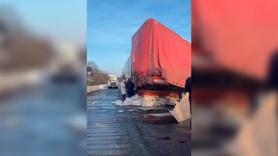 Потяг зіткнувся з вантажівкою на залізничному переїзді у Чернігівській області