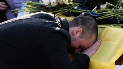 В Ужгороді попрощалися з трьома полеглими захисниками України В Ужгороді попрощалися з трьома полеглими захисниками України