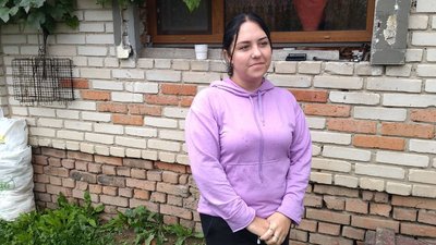 Поки чоловік служить, допомагають сусіди: як родина з Луганщини облаштувалась в селі на Волині Поки чоловік служить, допомагають сусіди: як родина з Луганщини облаштувалась в селі на Волині
