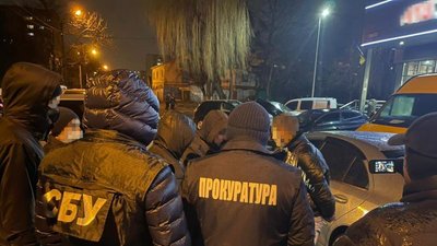Обіцяв змінити запобіжний захід за тисячу доларів. У Львові затримали поліцейського