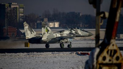 відремонтований винищувач відремонтований винищувач