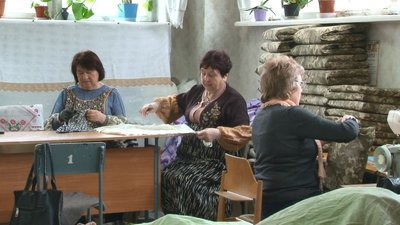 Щодня відправляють посилки на фронт: як канівчани волонтерять дев’ять років