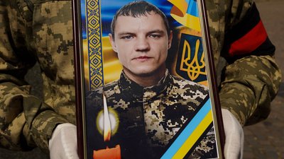 В Ужгороді попрощалися із полеглим захисником Олексієм Рожковим