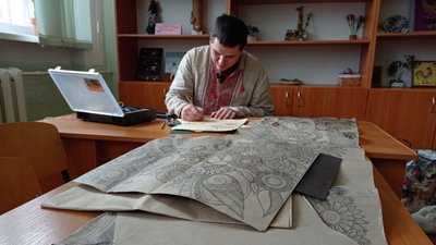 Витинанки та вириванки розмірами понад 3 метри виготовляють у Кременчуці Витинанки та вириванки розмірами понад 3 метри виготовляють у Кременчуці