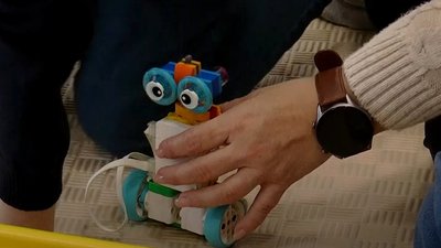 В Ужгороді проводять безкоштовні уроки робототехніки для учнів з інклюзивних класів В Ужгороді проводять безкоштовні уроки робототехніки для учнів з інклюзивних класів