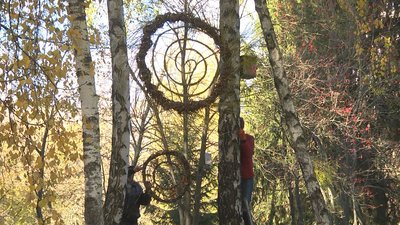 У пам'ять про загиблих воїнів діти у Луцьку створили патріотичну інсталяцію