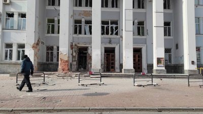 Наслідки обстрілів у центрі Чернігова Наслідки обстрілів у центрі Чернігова