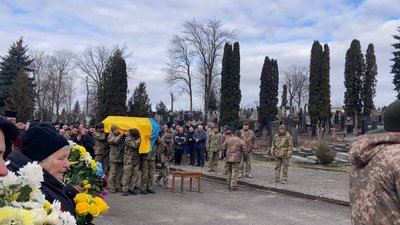 У Тернополі попрощалися з бійцем Богданом Покітком У Тернополі попрощалися з бійцем Богданом Покітком