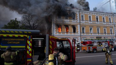 Внаслідок атаки РФ горить будівля НАНУ