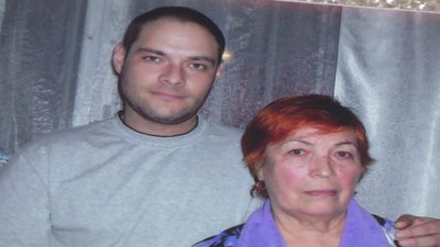 "Нас бомблять, ми в підвалі". Запоріжанка розшукує сина, який зник у Маріуполі "Нас бомблять, ми в підвалі". Запоріжанка розшукує сина, який зник у Маріуполі