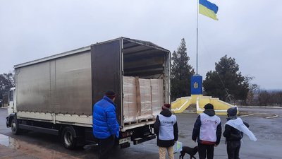 Жителі прифронтового села отримали продуктові набори від благодійників
