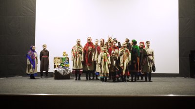 Житомирський фольклорний гурт "Джерельце" відновлює традицію обряду "Водіння кози" Житомирський фольклорний гурт "Джерельце" відновлює традицію обряду "Водіння кози"