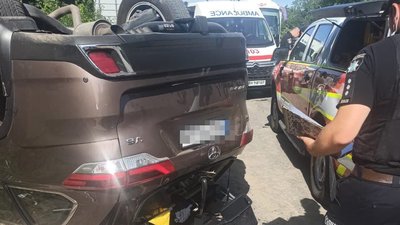 Внаслідок зіткнення водій однієї з автівок загинув на місці. Фото: патрульна поліція. Внаслідок зіткнення водій однієї з автівок загинув на місці. Фото: патрульна поліція.