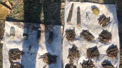 На Львівщині правоохоронці вилучили у чоловіка мішок із боєприпасами