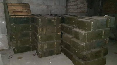 90 ящиків снарядів до танків. На Київщині гвардійці виявили великий схрон боєприпасів