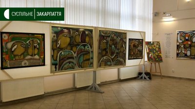 Близько 40 картин представили на виставці "Космос Емми Андієвської" в Ужгороді Близько 40 картин представили на виставці "Космос Емми Андієвської" в Ужгороді