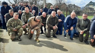 У Вигоді на Івано-Франківщині поховали військовослужбовця Анатолія Вертепного У Вигоді на Івано-Франківщині поховали військовослужбовця Анатолія Вертепного