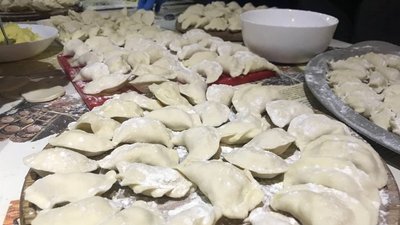 У Луцьку волонтери наліпили майже 100 кілограмів вареників для військових у зоні ООС У Луцьку волонтери наліпили майже 100 кілограмів вареників для військових у зоні ООС