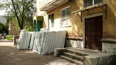 Встановлюють вікна, перекладають плитку: у Чернігівській обласній лікарні розпочали ремонт Встановлюють вікна, перекладають плитку: у Чернігівській обласній лікарні розпочали ремонт