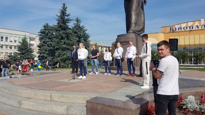 На майдані у Рівному відзначають День фізкультури і спорту. Що у програмі На майдані у Рівному відзначають День фізкультури і спорту. Що у програмі