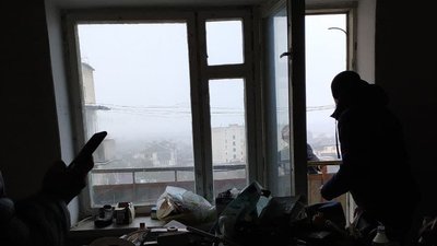 На Рівненщині чоловік хотів зістрибнути з даху п'ятиповерхівки На Рівненщині чоловік хотів зістрибнути з даху п'ятиповерхівки
