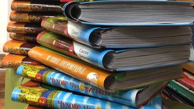 Книжки для дітей шрифтом Брайля: у бібліотеці в Тернополі поповнили фонди