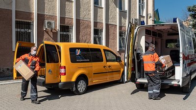 Залишатися людьми: як прикарпатці допомагають один одному в час пандемії