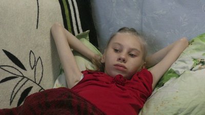 Херсонка Галина Коперсако на лікування доньки заробляє вишивкою