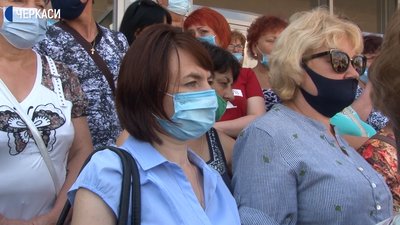 На Черкащині медпрацівники пікетували міську раду На Черкащині медпрацівники пікетували міську раду