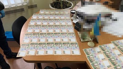 На Дніпропетровщині посадовець вимагав 50 тис. грн хабаря за сертифікат якості на захисні маски