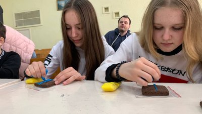 На Тернопільщині для дітей переселенців організували клуб дитячого дозвілля На Тернопільщині для дітей переселенців організували клуб дитячого дозвілля