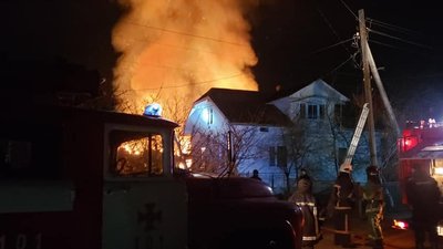 Від авто до сіна: пожежі на Прикарпатті не припиняються Від авто до сіна: пожежі на Прикарпатті не припиняються