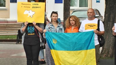 Хмельничани вийшли на майдан Незалежності Хмельничани вийшли на майдан Незалежності
