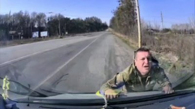 Провіз на капоті працівника ТЦК в селі Гаразджі 25 березня 2026 року