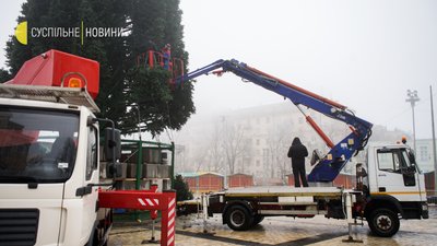 У Києві змонтували каркас головної ялинки та починають прикрашати. Як це виглядає У Києві змонтували каркас головної ялинки та починають прикрашати. Як це виглядає