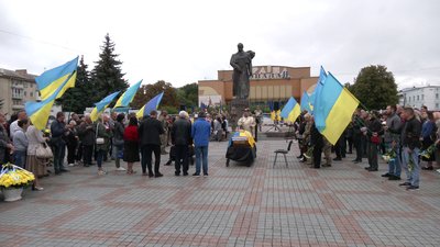 У Рівному попрощались із загиблими бійцями В'ячеславом Дмитруком та Валерієм Петрицюком