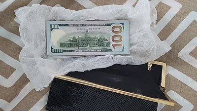 В Одесі поліція затримала групу жінок, які створили бізнес у сфері інтимних послуг В Одесі поліція затримала групу жінок, які створили бізнес у сфері інтимних послуг