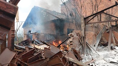 Армія РФ вдарила дронами по легковику в Одноробівці та по заводу у Золочеві