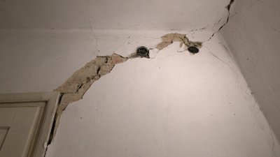 Наслідки ракетного удару на Рівненщині: що кажуть місцеві жителі Наслідки ракетного удару на Рівненщині: що кажуть місцеві жителі