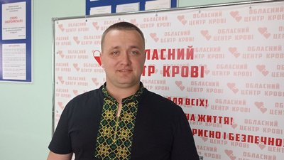 "Вишиваємо перемогу": в Житомирському обласному центрі крові провели акцію до Дня вишиванки "Вишиваємо перемогу": в Житомирському обласному центрі крові провели акцію до Дня вишиванки