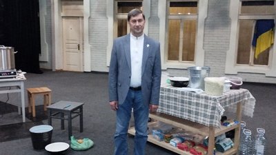 "Кицька на спогад про темінь": у Києві херсонський театр відкрив осінній сезон моновиставою "Кицька на спогад про темінь": у Києві херсонський театр відкрив осінній сезон моновиставою