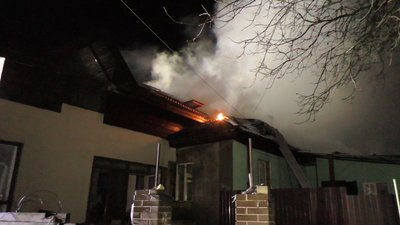 У Житомирі загорівся житловий будинок на п’ять господарів У Житомирі загорівся житловий будинок на п’ять господарів