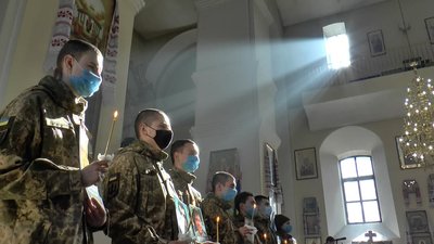 «Вони звершили подвиг»: у Полтаві вшанували загиблих на Донбасі «Вони звершили подвиг»: у Полтаві вшанували загиблих на Донбасі