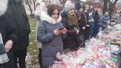 На благодійному ярмарку в Луцьку зібрали майже 20 тисяч гривень для дворічного киянина На благодійному ярмарку в Луцьку зібрали майже 20 тисяч гривень для дворічного киянина