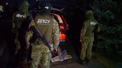 Затримали волинянина, який безпілотником відправляв до Польщі контрабандні цигарки Затримали волинянина, який безпілотником відправляв до Польщі контрабандні цигарки