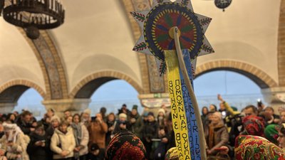 У столичному метро на Золотих Воротах відзначили Коляду