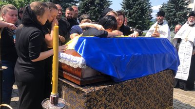 На Закарпатті попрощалися із загиблим військовим Василем Буртином На Закарпатті попрощалися із загиблим військовим Василем Буртином