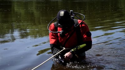 У Чернігові готуються до відкриття пляжу «Золотий берег»: водолази перевіряють дно У Чернігові готуються до відкриття пляжу «Золотий берег»: водолази перевіряють дно