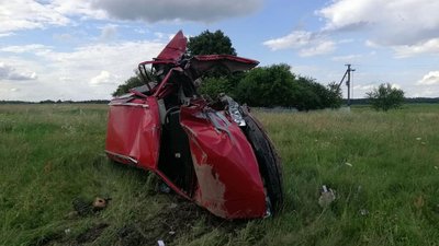 На Рівненщині водій легковика зніс опору та вилетів у поле На Рівненщині водій легковика зніс опору та вилетів у поле